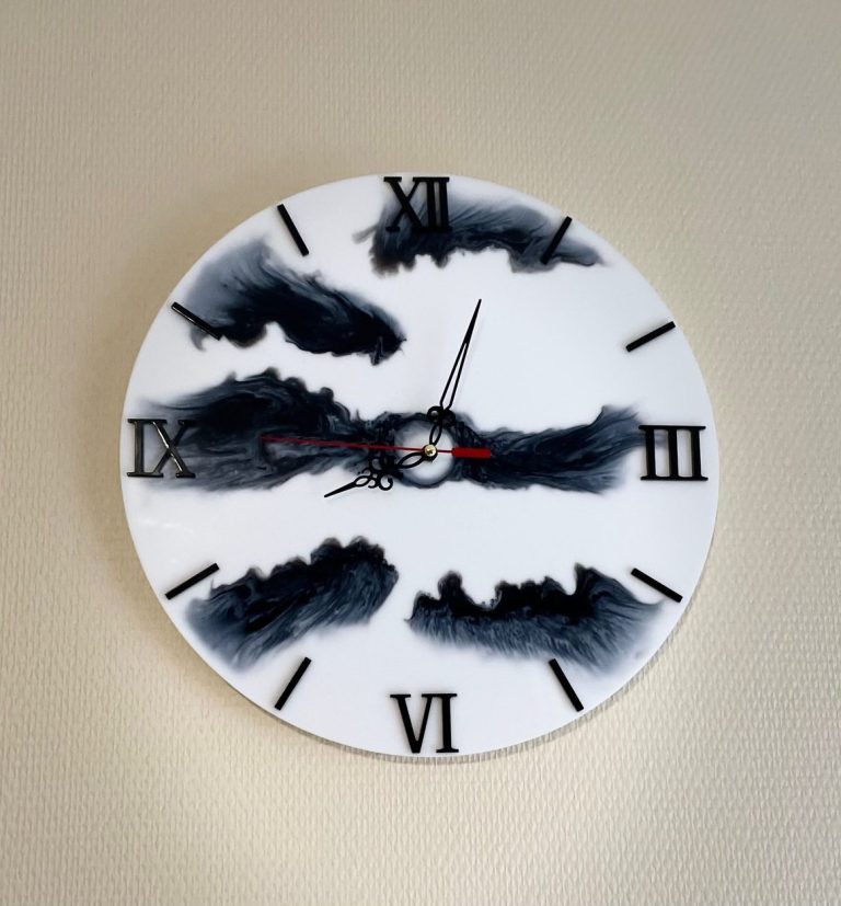 horloge en résine epoxy